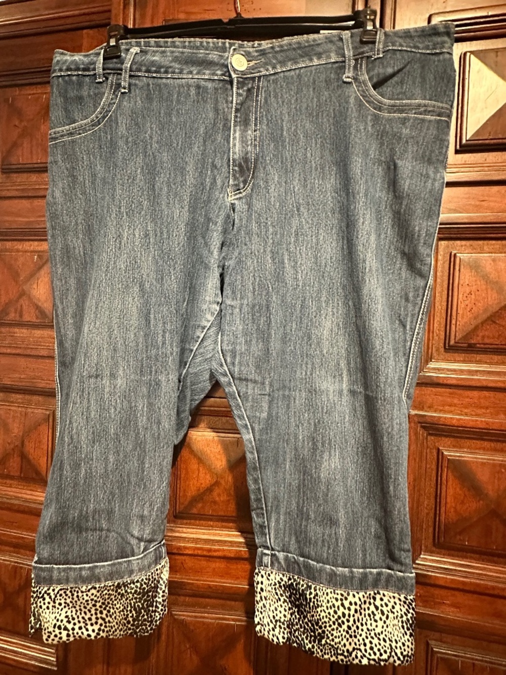 Marianne Size 22 Denim Jean Capris Satin Cheetah print cuffs Stretchy Fun!